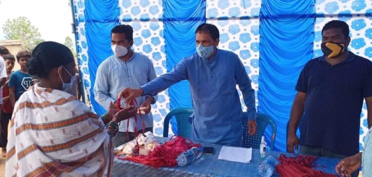 କରୋନା ସଚେତନତା କାର୍ଯ୍ୟକ୍ରମରେ – ଲାଞ୍ଜିଗଡ଼ ବିଧାୟକ