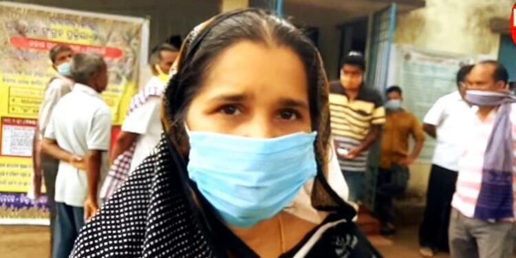 ବିଜେପୁର ଅଚଂଳର ଚାଷୀ ମଣ୍ଡିର ମୂଖ୍ୟଗେଟରେ ତାଲା ପକାଇ ଧାରଣା : ବିଧାୟିକା ରିତା ସାହୁଙ୍କ ହସ୍ତକ୍ଷେପ ଫଳରେ – ଧାରଣାରୁ ଓହରିଥିବା ଦେଖାଯାଇଛି