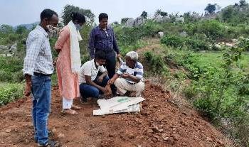 ଆନ୍ଧ୍ର କରୁଥିବା କାମକୁ ଅଚାନକ ଗସ୍ଥ କରି ବନ୍ଦ କଲେ ରାୟଗଡ ତହସିଲଦାର