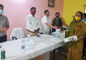 ଭତ୍ତା ବଣ୍ଟନ ସହ କରୋନା ସଚେତନତା କଲେ ଦଶପଲ୍ଲା ବିଧାୟକ