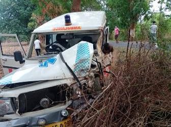 ଆମ୍ବୁଲାନ୍ସ ଗଛରେ ପିଟି ହୋଇ୨ ମୃତ