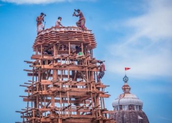 ପୁରୀ : କଳସରେ ରସ ପାତି ଆବରଣ କାର୍ଯ୍ୟ ସମ୍ପୂର୍ଣ୍ଣ, ରଙ୍ଗ କାର୍ଯ୍ୟ ଚାଲିଛି : ତିନିରଥର ୧୨ଟିରୁ ଦୁଇଟି ଲେଖାଁଏ ଦୁଆର ବେଢା ଢାଞ୍ଚା ନିର୍ମାଣ ହୋଇଛି