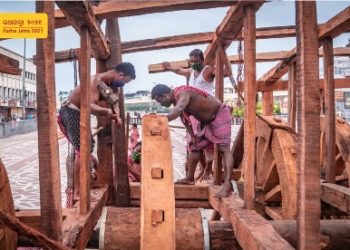 ତାଳଧ୍ଵଜ ରଥ ଏବଂ ନନ୍ଦିଘୋଷ ରଥ ର ସମୁଖ ଏବଂ ପଛ ଭାଗରେ ଗୋଟିଏ ଗୋଟିଏ ଛନ୍ଦା ଗୟଳ ପଡିଥିଲା ବେଳେ ; ଦେବଦଳନ ରଥର ଆଗ ଏବଂ ପଛ ପାର୍ଶ୍ୱ ରେ ଦୁଇଟି ଲେଖାଁଏ ଛନ୍ଦା ଗୟଳ ପଡିଥିଲା