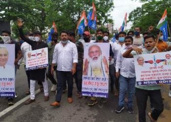 ପ୍ରଦେଶ ଛାତ୍ର କଂଗ୍ରେସ ପକ୍ଷରୁ ନରେନ୍ଦ୍ର ମୋଦି ଓ ନବୀନ ପଟ୍ଟନାୟକଙ୍କ ଫଟୋ ସତ୍ୟନଗର ମଶାଣି କାନ୍ଥରେ ସ୍ଥାପିତ