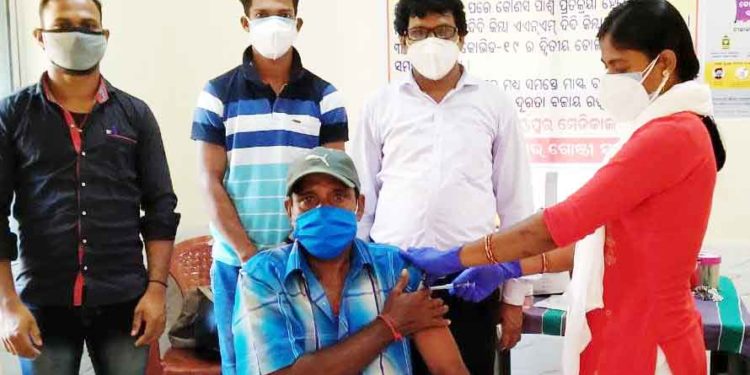 ବାଙ୍କୀ ଉପଖଣ୍ଡରେ ୨୮୧   ଜଣଙ୍କ ଠାରୁ ସ୍ୱାବ ସଂଗ୍ରହ କରାଯାଇଥିଲା ୩୨ ଜଣ କରୋନା ପଜିଟିଭ୍ ଚିହ୍ନଟ ,୩୦୦ ଜଣଙ୍କୁ ଟିକାକରଣ କରାଯାଇଛି