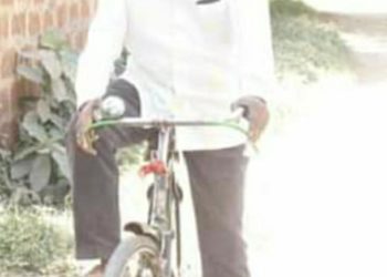 ଲୋକଙ୍କୁ ସଚେତନ କରୁଥିବା ବିଜେପି ନେତା ନିଜେ ଭୁଲିଗଲେ କରୋନା କଟକଣା ; ମୁହଁ ରେ ନାହିଁ ମାସ୍କ , ହାତରେ ନାହିଁ ଗ୍ଲୋବସ୍