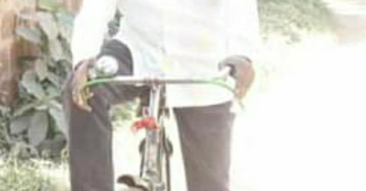 ଲୋକଙ୍କୁ ସଚେତନ କରୁଥିବା ବିଜେପି ନେତା ନିଜେ ଭୁଲିଗଲେ କରୋନା କଟକଣା ; ମୁହଁ ରେ ନାହିଁ ମାସ୍କ , ହାତରେ ନାହିଁ ଗ୍ଲୋବସ୍