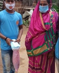 ୟୁଥ ଫର ଆକ୍ସନ ପକ୍ଷ ରୁ କ ରୋନା ସଚେତନତା ମାକ୍ସ ବଣ୍ଟନ