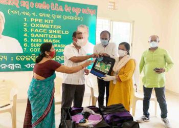 ଭୁବନେଶ୍ୱର ଏକାମ୍ର ନିର୍ବାଚନ ମଣ୍ଡଳୀରେ ଘରେ ଘରେ ମାଷ୍କ୍ ବଣ୍ଟନ କାର୍ଯ୍ୟକ୍ରମ – ମନ୍ତ୍ରୀ ତଥା ସ୍ଥାନୀୟ ବିଧାୟକ ଅଶୋକ ଚନ୍ଦ୍ର ପଣ୍ଡା