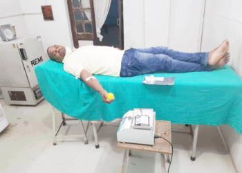 ରକ୍ତ ଦେଇ କୀଡନି ରୋଗରେ ଆକ୍ରାନ୍ତ ଥିବା ଯୁବକଙ୍କ ଜୀବନ ବଞ୍ଚାଇଲେ ୧୦୮ ଆମ୍ବୁଲାନ୍ସ କର୍ମୀ