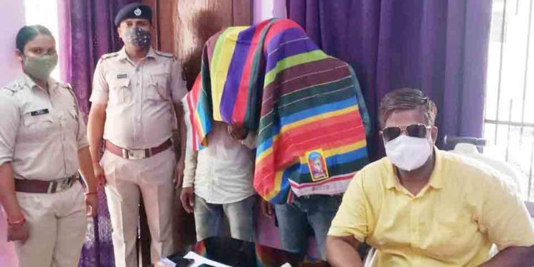 ଚାନ୍ଦପୁର ରେ ବେଆଇନ ଗୋରୁ ଚାଲାଣ କୁ ରୋକିବା  ଦିଗରେ ପୋଲିସ ର ଧର ପଗଡ଼ ; ୩ ଅଭିଯୁକ୍ତ ଗିରଫ