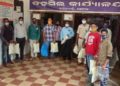 ସ୍ବେଚ୍ଛାସେବୀ ଅନୁଷ୍ଠାନ ୱାର୍ଡ ପକ୍ଷରୁ ସାମ୍ବାଦିକ ଓ ହକରଙ୍କୁ କରୋନା କୀଟ ପ୍ରଦାନ