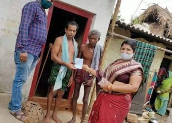 ହିତାଧିକାରୀ ଙ୍କ ଘରକୁ ଯାଇ ଭତ୍ତା ପ୍ରଦାନ କଲେ ବ୍ଲକ୍ ଉପାଧ୍ୟକ୍ଷା