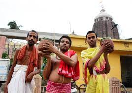 ଅଣସର ପଞ୍ଚମୀ ତିଥିରେ ଚତୁର୍ଦ୍ଧାମୂର୍ତ୍ତିଙ୍କୁ ଫୁଲୁରୀ ତେଲ ଲଗାଯାଏ