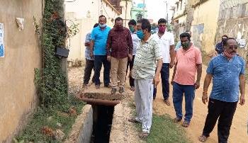 ଡ୍ରେନେଜ୍ ଓ ପରିମଳ ବ୍ୟବସ୍ଥା ତଦାରଖ ନିମନ୍ତେ ପୌରାଞ୍ଚଳର ୧୬ ଏବଂ ୨୦ ନଂ ୱାର୍ଡ ଅଚାନକ ପରିଦର୍ଶନ କଲେ ସାଂସଦ ଶ୍ରୀ ମହେଶ ସାହୁ – ଢେଙ୍କାନାଳ