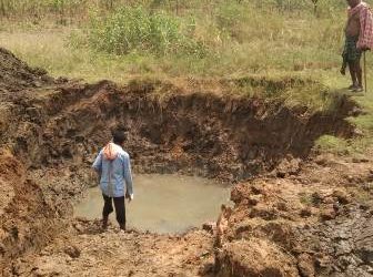 ସମାଜସେବୀ ମନୋଜ ପଟ୍ଟନାୟକଙ୍କ ଉଦ୍ୟମରେ ବନ୍ୟ ପ୍ରାଣୀଙ୍କ ପାଇଁ ଗ୍ରୀଷ୍ମ ପ୍ରବାହରେ ଜଳ ବ୍ୟବସ୍ଥା