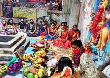 ପାରଳାଖେମୁଣ୍ଡି ଶ୍ୟାମାକାଳୀ ମନ୍ଦିର ଠାରେ ନିଜ ଗୁରୁଙ୍କ ମଙ୍ଗଳ କାମନା କରି ସାବିତ୍ରୀ ବ୍ରତ ପାଳିଲେ କିନ୍ନର