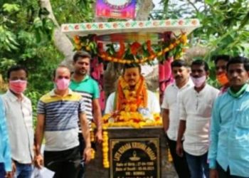 ଗୋଷାଣୀ ବ୍ଲକ ବୋମିକା ଗ୍ରାମରେ ତେଲୁଗୁ ଇନାଡୁ ପତ୍ରିକାର ପୁର୍ବତନ ପ୍ରତିନିଧି ସ୍ୱର୍ଗତ କୃଷ୍ଣ ପ୍ରାସାଦଙ୍କ ପ୍ରତିମୂର୍ତ୍ତି ଉନ୍ମୋଚନ