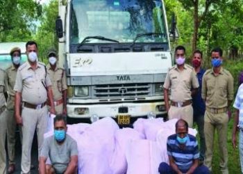 ଗଜପତି ଜିଲ୍ଲା ଆର ଉଦୟଗିରି ଥାନା ତରବାଙ୍ଗ ଛକ୍କ ଠାରେ ପୋଲିସ ଏକ ଟ୍ରକ ଯାଞ୍ଚ କରି ୩୩୨.୯ ଶହ ଗ୍ରାମ ଜବତ ; ୨ଜଣ ଗିରଫ