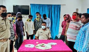ହିଞ୍ଜିଳି ପୁଲିସ ପଞ୍ଝାରେ ୧୩ ଜୁଆଡି ;  ୯୧ ହଜାର ଟଙ୍କା ସମେତ ୧୦ ମୋଟର ସାଇକେଲ ଜବତ