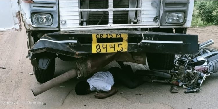 ବେଦାନ୍ତ ଗାଡ଼ି ଧକ୍କାରେ ଜଣେ ମୃତ, କ୍ଷତିପୂରଣ ପ୍ରଦାନ ଦାବିରେ ରାସ୍ତା ଅବରୋଧ