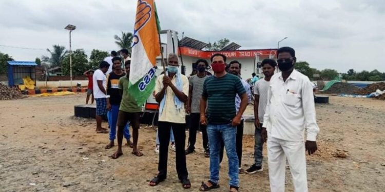 ତୈଳଦର ସହ ଖାଉଟି ଦ୍ରବ୍ୟର ବୃଦ୍ଧିକୁ ନେଇ ନର୍ଲା କଂଗ୍ରେସର ବିକ୍ଷୋଭ