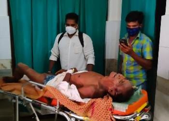 ମାନବିକତା ଭୁଲିଗଲା ପୁଲିସ ଓ ସ୍ଵାସ୍ଥ୍ୟ ବିଭାଗ : ସାମ୍ବାଦିକ ଙ୍କ ହସ୍ତକ୍ଷେପ ପରେ ଅସହାୟ ବୃଦ୍ଧ ଙ୍କୁ ଚିକିତ୍ସା ସୁବିଧା ମିଳିଲା