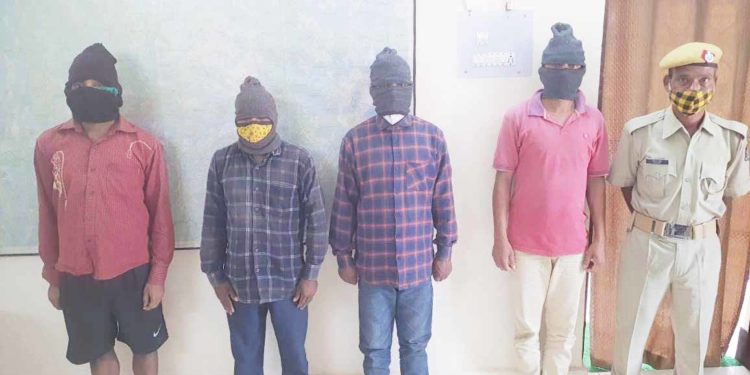 ବାଲିଗୁଡା : ପୋଲିସ ପଞ୍ଝାରେ ୪ଜଣ ନକଲି ମାଓବାଦୀ – ଟଙ୍କା ଓ ସୁନା ସହ ବିଭିନ୍ନ ମାରଣାସ୍ତ୍ର ଜବତ