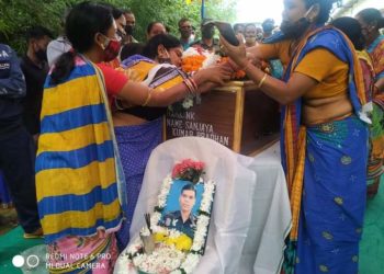 ବାଲିଗୁଡା : ହୃଦଘାତରେ ଓଡ଼ିଆ ସେନା ଜବାନଙ୍କ ମୃତ୍ୟୁ : ଜବାନଙ୍କ ନିଜ ଗାଁ ସ୍ମଶାନରେ ଶେଷ କୃତ୍ୟ ସମ୍ପନ୍ନ