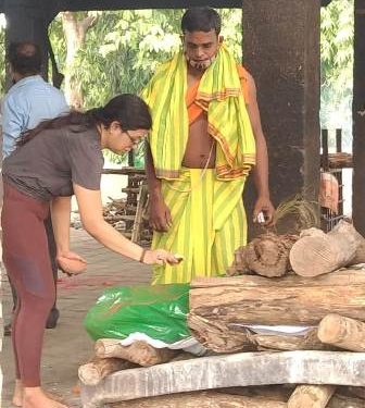 ବିଶିଷ୍ଟ ସାମ୍ବାଦିକ ଶ୍ରୀ ଜୀମୁତ ମଙ୍ଗରାଜଙ୍କ ର ଶେଷ କୃତ୍ୟ ସମ୍ପନ୍ନ – ପୁଅ ଅମୃତ ମଙ୍ଗରାଜ ଓ ଝିଅ ରିତୁପର୍ଣ୍ଣା ମଙ୍ଗରାଜ ମୁଖାଗ୍ନି ଦେଇ ପିତା ଙ୍କୁ ଚିର ବିଦାୟ ଦେଇଛନ୍ତି