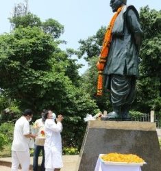 ବିଶିଷ୍ଟ ସ୍ୱାଧୀନତା ସଂଗ୍ରାମୀ ନବକୃଷ୍ଣ ଚୌଧୁରୀଙ୍କୁ ଶ୍ରଦ୍ଧାଞ୍ଜଳି
