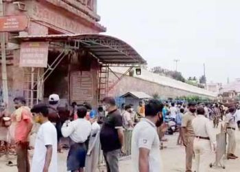 ସାବିତ୍ରୀ ଅବଢ଼ା ଯୋଗାଇବାରେ ପୁରୀ ଜିଲ୍ଲା ପ୍ରଶାସନ ଫେଲ :- କଟକଣା ଭାଙ୍ଗି ରୁଣ୍ଡ ହେଲେ ଶହ ଶହ ଲୋକେ – ପୁରୀ