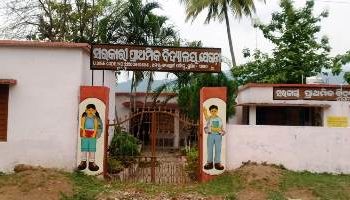 ପ୍ରଭାବଶାଳି ପ୍ରଧାନ ଶିକ୍ଷୟିତ୍ରୀଙ୍କ ଭୟରେ ଚାଲିଛି ରାୟଗଡ ଗୋଷ୍ଠି ଶିକ୍ଷା କାର୍ଯ୍ୟାଳୟ, ଚାପରେ ଭୟବିତ ଶିକ୍ଷକ ସମାଜ