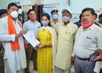 ଝାରବନ୍ଧ ରେ ଗ୍ରାମ୍ଯ ଜଙ୍ଗଲ ଭିତରେ ୬ ଲକ୍ଷ ୫୦ ହଜାର ଟଙ୍କାର କାମ ପିସିରେ ଚରୁ : ତଦନ୍ତ ହେବ