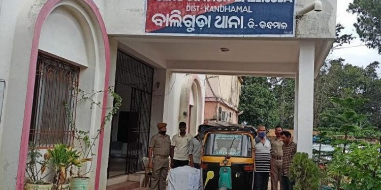 ଗଞ୍ଜେଇ ଭର୍ତ୍ତି ଅଟୋସହ ଗୋଟିଏ ବାଇକ୍‌ ଜବତ, ୪ ଜଣ ଗଞ୍ଜେଇ ମାଫିଆ ଗିରଫ