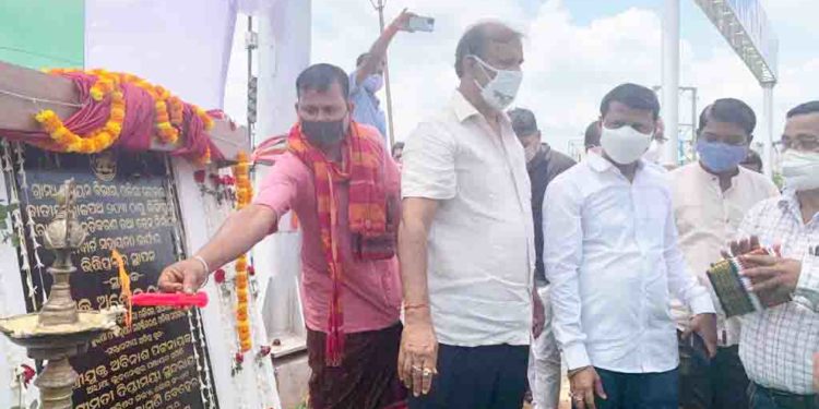 ଏକାମ୍ର ରେ ବିଭିନ୍ନ ପ୍ରକଳ୍ପର ଶୁଭାରମ୍ଭ – ମନ୍ତ୍ରୀ ଅଶୋକ ଚନ୍ଦ୍ର ପଣ୍ଡାଙ୍କ ଦ୍ଵାରା ଶିଳାନ୍ୟାସ ଓ ଉଦ୍ଘାଟନ