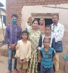 କୋରେନା ରେ ବାପା ମା ମୃତକ ପରିବାର କୁ ସହାୟତା ର ହାତ ବଢ଼େଇଲା ରାଏମନ ଫାଉଣ୍ଡେସନ