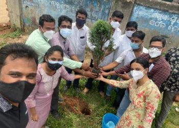 ଯୁବଶକ୍ତି ସ୍ବେଚ୍ଛାସେବୀ ସଂଗଠନ ପକ୍ଷରୁ ବୃକ୍ଷରୋପଣ ଓ କୋଭିଡ୍ ଯୋଦ୍ଧାଙ୍କୁ ସମ୍ମାନିତ, ଢେଙ୍କାନାଳ