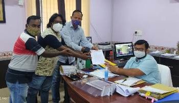 ସାମ୍ବାଦିକକୁ ରାଜସ୍ୱ ନିରୀକ୍ଷୀକାଙ୍କର ଦୁର୍ବ୍ୟବହାର ପ୍ରସଙ୍ଗ ଉତ୍କଳ ସାମ୍ବାଦିକ ସଂଘ ପକ୍ଷରୁ ଜିଲ୍ଲାପାଳଙ୍କୁ ସ୍ମାରକ ପତ୍ର ପ୍ରଦାନ