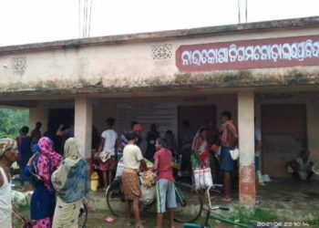 ଭଡାରେ ଚାଲିଛି ସ୍କୁଲଗୃହ ସମବାୟ ସମ୍ପାଦକ ଓ ପ୍ରଧାନ ଶିକ୍ଷକଙ୍କ ମଧୁଚନ୍ଦ୍ରିକାରେ କୋଭିଡି ନିୟମକୁ ଫୁ 