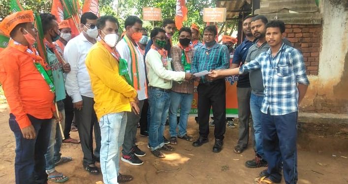 ଘନଘନ ବିଦ୍ୟୁତ କାଟ ସାଙ୍ଗକୁ ବିଜୁଳି ଦରର ଅହେତୁକ ବୃଦ୍ଧି ପ୍ରତିବାଦରେ ବିଜେପି ତରଫରୁ ଦାବୀ ପତ୍ର ପ୍ରଦାନ