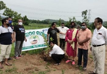 ନୟାଗଡ଼ ରୋଟାରି କ୍ଲବ ତରଫରୁ ଶ୍ରୀରାମକୃଷ୍ଣ ଆଦର୍ଶ ଶିକ୍ଷା କେନ୍ଦ୍ର ପରିସରରେ ବୃକ୍ଷ ରୋପଣ କାର୍ଯ୍ୟକ୍ରମ ଅନୁଷ୍ଠିତ