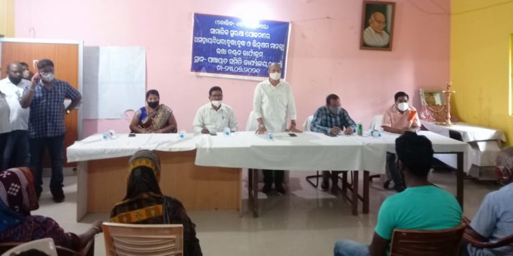 ନୂଆଗାଁ ବ୍ଲକ୍ ରେ ଭତ୍ତା ବଣ୍ଟନ କଲେ ଦଶପଲ୍ଲା ବିଧାୟକ