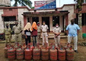 ଭାରତ ଗ୍ୟାସ କମ୍ପାନୀ ର ନକଲି ଏଜେଣ୍ଟ ଙ୍କୁ ଗିରଫ କରିଛି ଚାନ୍ଦପୁର ପୋଲିସ