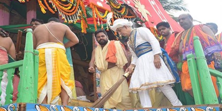 ପୁରୀ : ତିନି ରଥର ଛେରା ପହଁରା କରିବେ ଗଜପତି ମହାରାଜା