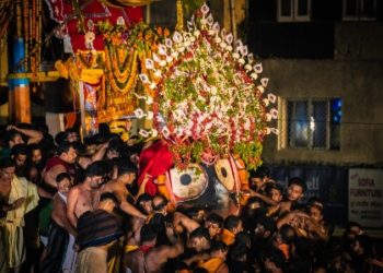 ପ୍ରଭୁ ଶ୍ରୀଜଗନ୍ନାଥ ଆଡ଼ପମଣ୍ଡପକୁ ବିଜେ କରିଛନ୍ତି : ସାଥୀରେ ବଡ଼ଭାଇ ବଳଭଦ୍ର ଏବଂ ଭଉଣୀ ସୁଭଦ୍ରା ମଧ୍ୟ ଆଡ଼ପମଣ୍ଡପକୁ ବିଜେ କରିଛନ୍ତି