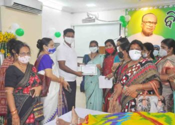 ବିଜୁ ମହିଳା ଜନତା ଦଳ ପକ୍ଷରୁ ରକ୍ତଦାନ ଶିବିର – ରକ୍ତଦାନ କଲେ ମହିଳା
