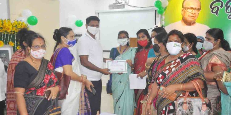 ବିଜୁ ମହିଳା ଜନତା ଦଳ ପକ୍ଷରୁ ରକ୍ତଦାନ ଶିବିର – ରକ୍ତଦାନ କଲେ ମହିଳା