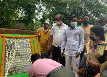 ଭୁବନେଶ୍ୱର ଏକାମ୍ର ନିର୍ବାଚନ ମଣ୍ଡଳୀରେ ବିଭିନ୍ନ ଉନ୍ନୟନ ପ୍ରକଳ୍ପ କୁ ସ୍ଥାନୀୟ ବିଧାୟକ ତଥା ମନ୍ତ୍ରୀ ଅଶୋକ ଚନ୍ଦ୍ର ପଣ୍ଡା ଶୁଭାରମ୍ଭ କରିଛନ୍ତି