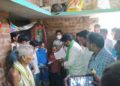 ମାଇକେଲ ବିଅର କମ୍ପାନୀ ରେ ଶ୍ରମିକ ମୃତକ ପରିବାର କୁ ଭେଟିଲା ପଶ୍ଚିମ ଓଡିଶା ଯାଦବ ବିକାଶ ପରିଷଦ ର ଅଧ୍ୟକ୍ଷ ବଲରାମ ଯାଦବ